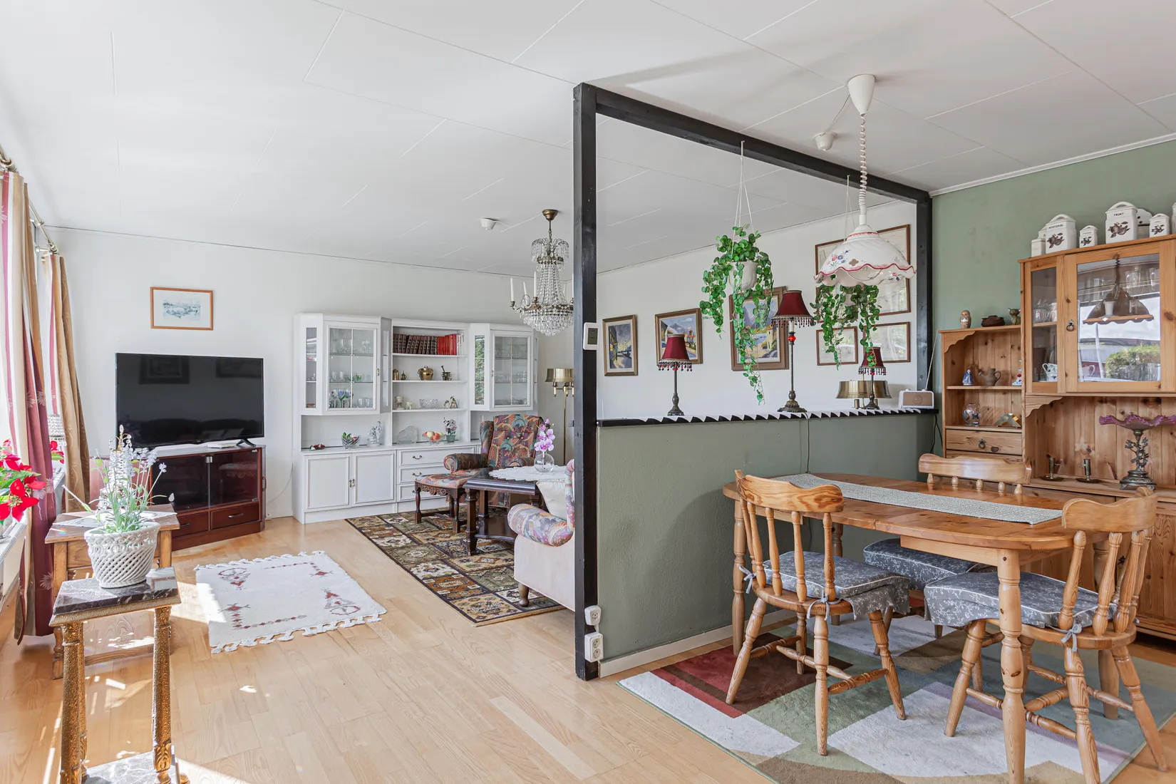 Radhus, Plåtverksgatan 17, Bäckby, Västerås