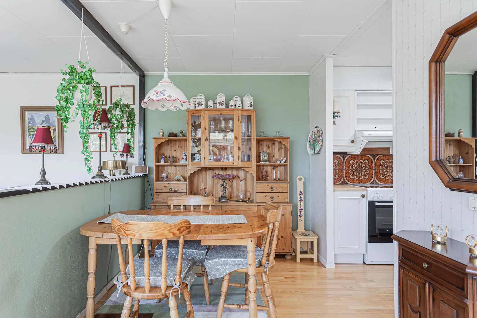 Radhus, Plåtverksgatan 17, Bäckby, Västerås