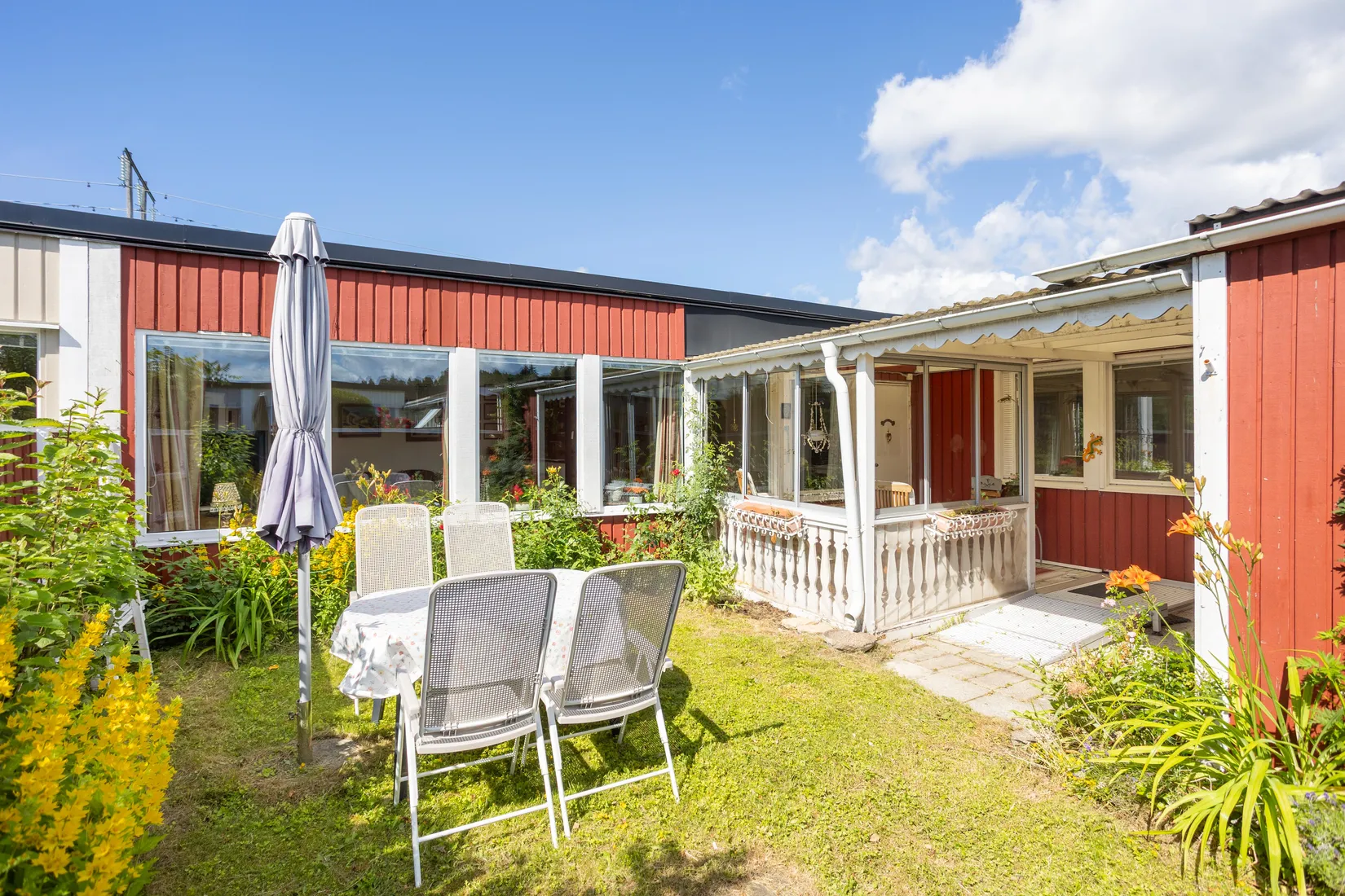 Radhus, Plåtverksgatan 17, Bäckby, Västerås