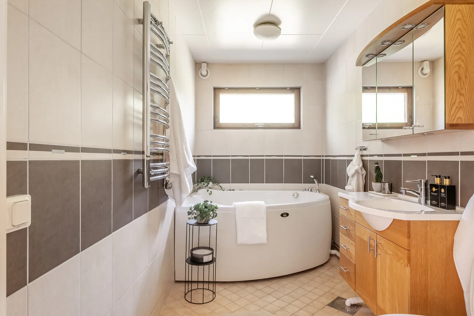 Radhus, Zenitvägen 23, Skälby, Järfälla