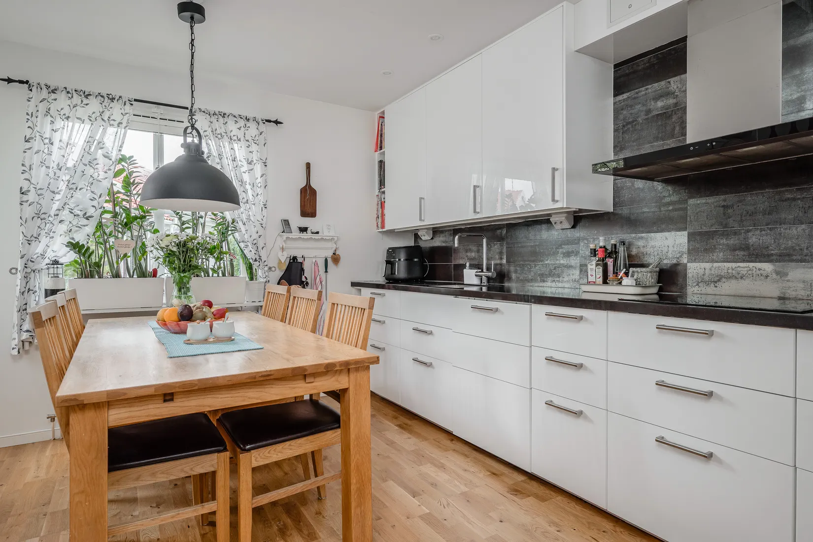 Radhus, Karlavägen 69, Haga, Vallentuna