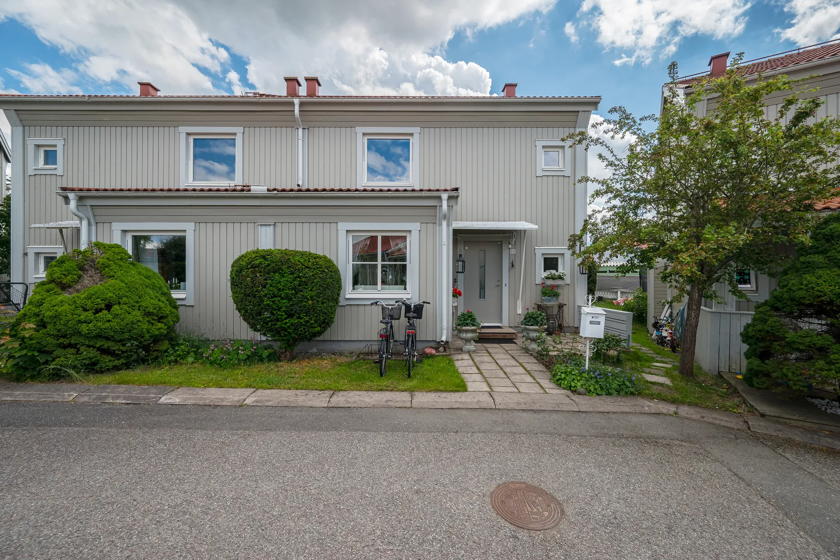 Radhus, Karlavägen 69, Haga, Vallentuna