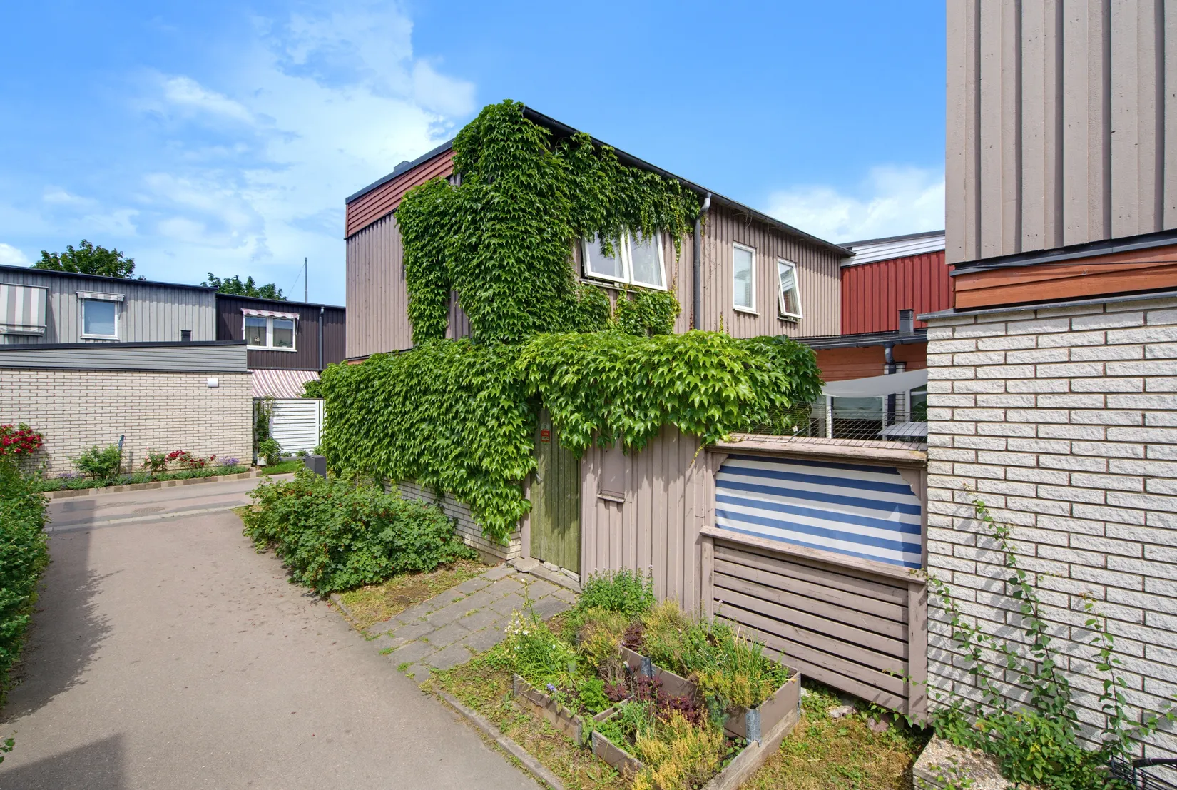 Radhus, Österängsgatan 69, Fålhagen, Uppsala