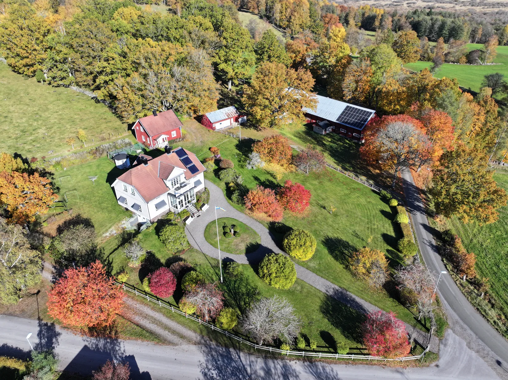 Gård/Skog, Del av VETLANDA GLÖMSJÖ 8:1, ca  5 ha med byggnader, Vetlanda