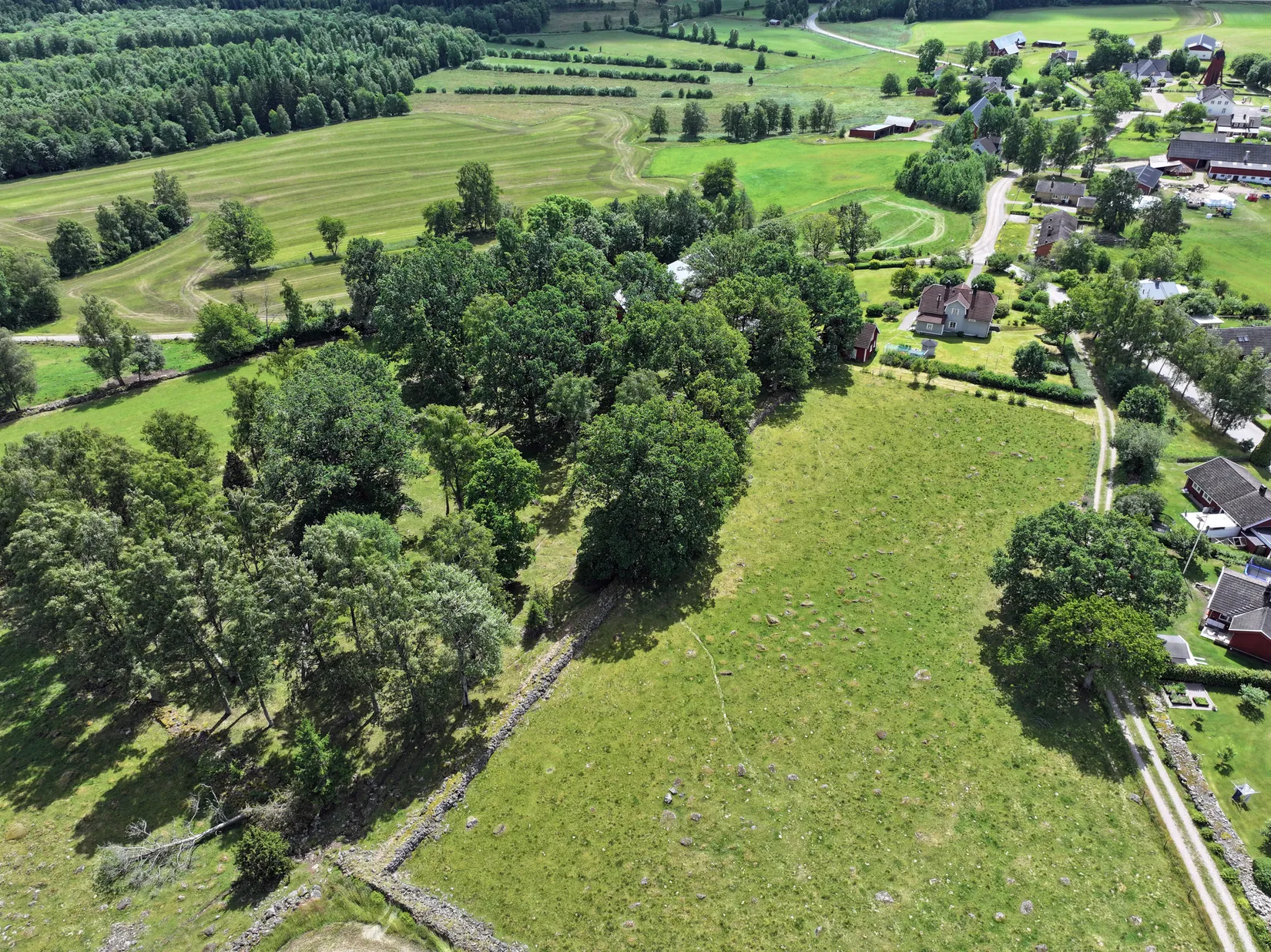 Gård/Skog, Del av VETLANDA GLÖMSJÖ 8:1, ca  5 ha med byggnader, Vetlanda