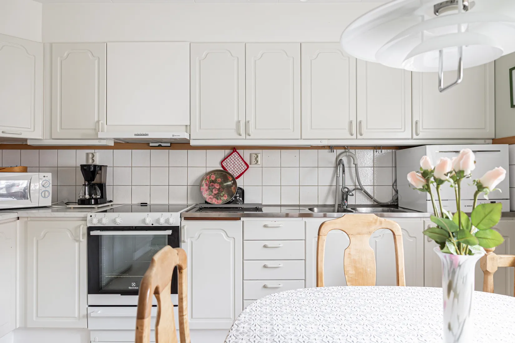 Radhus, Midvintergatan 40, Skultuna, Västerås