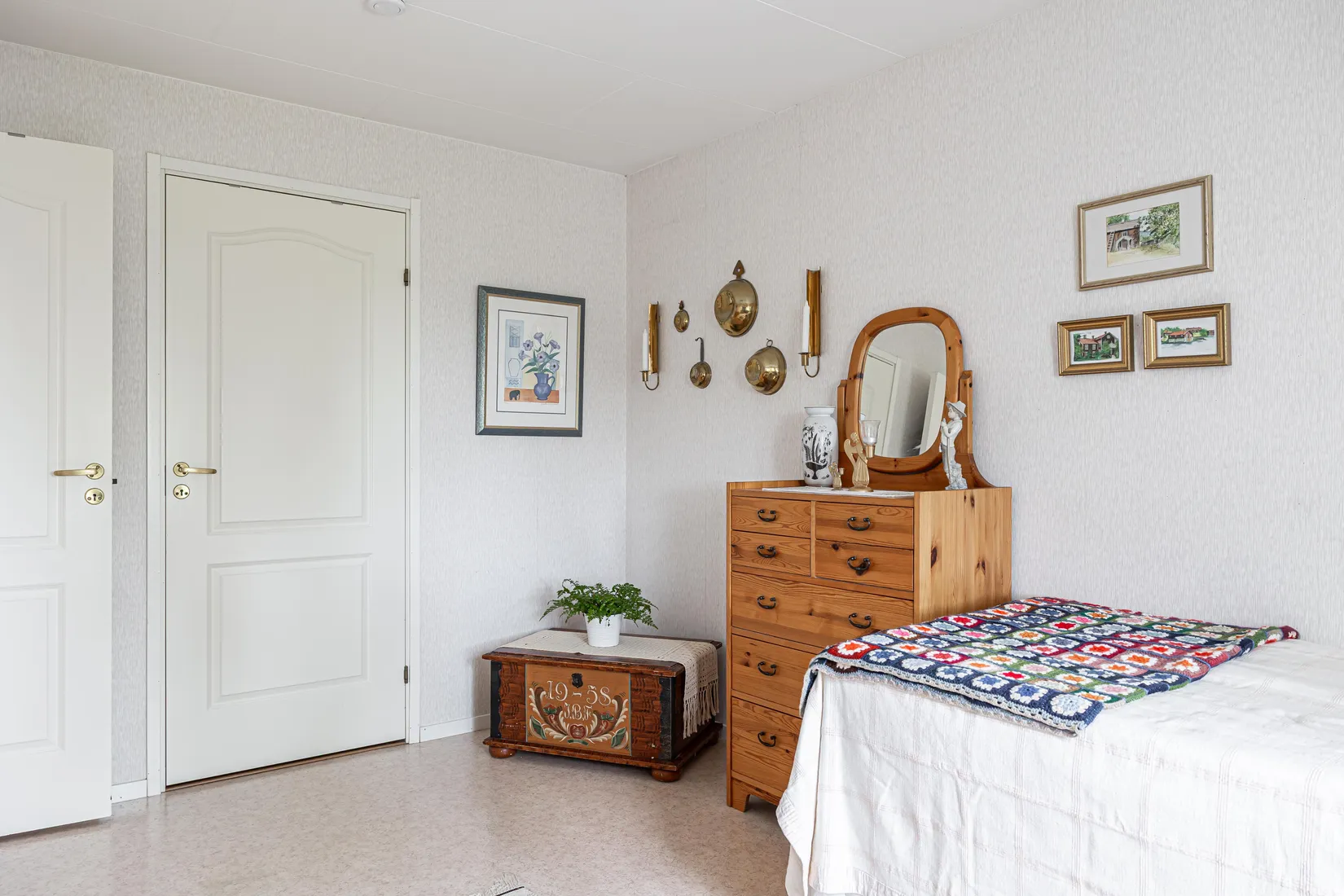 Radhus, Midvintergatan 40, Skultuna, Västerås