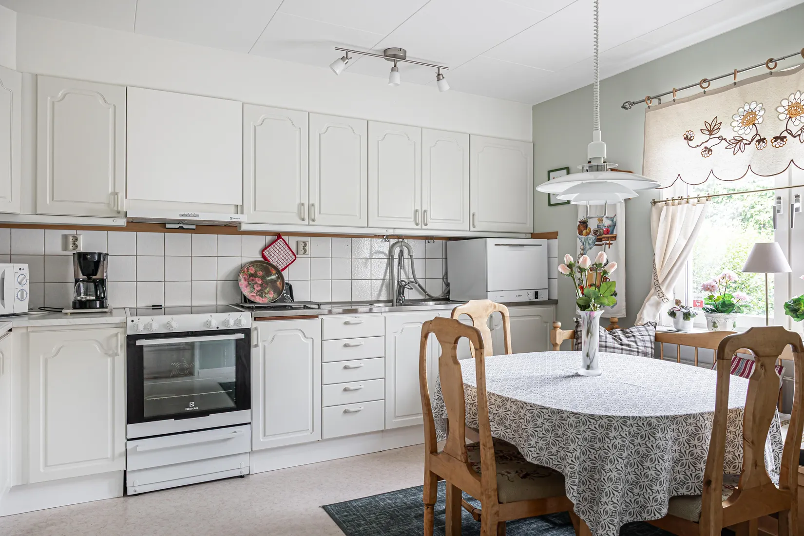Radhus, Midvintergatan 40, Skultuna, Västerås