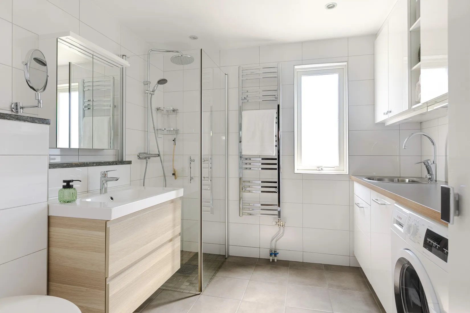 Radhus, Lövsbergsvägen 99, Hörnläge, Hjulsbro, Linköping