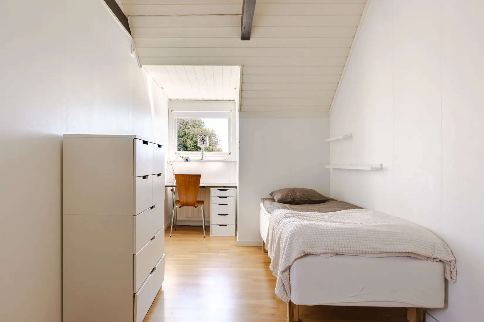 Radhus, Lövsbergsvägen 99, Hörnläge, Hjulsbro, Linköping