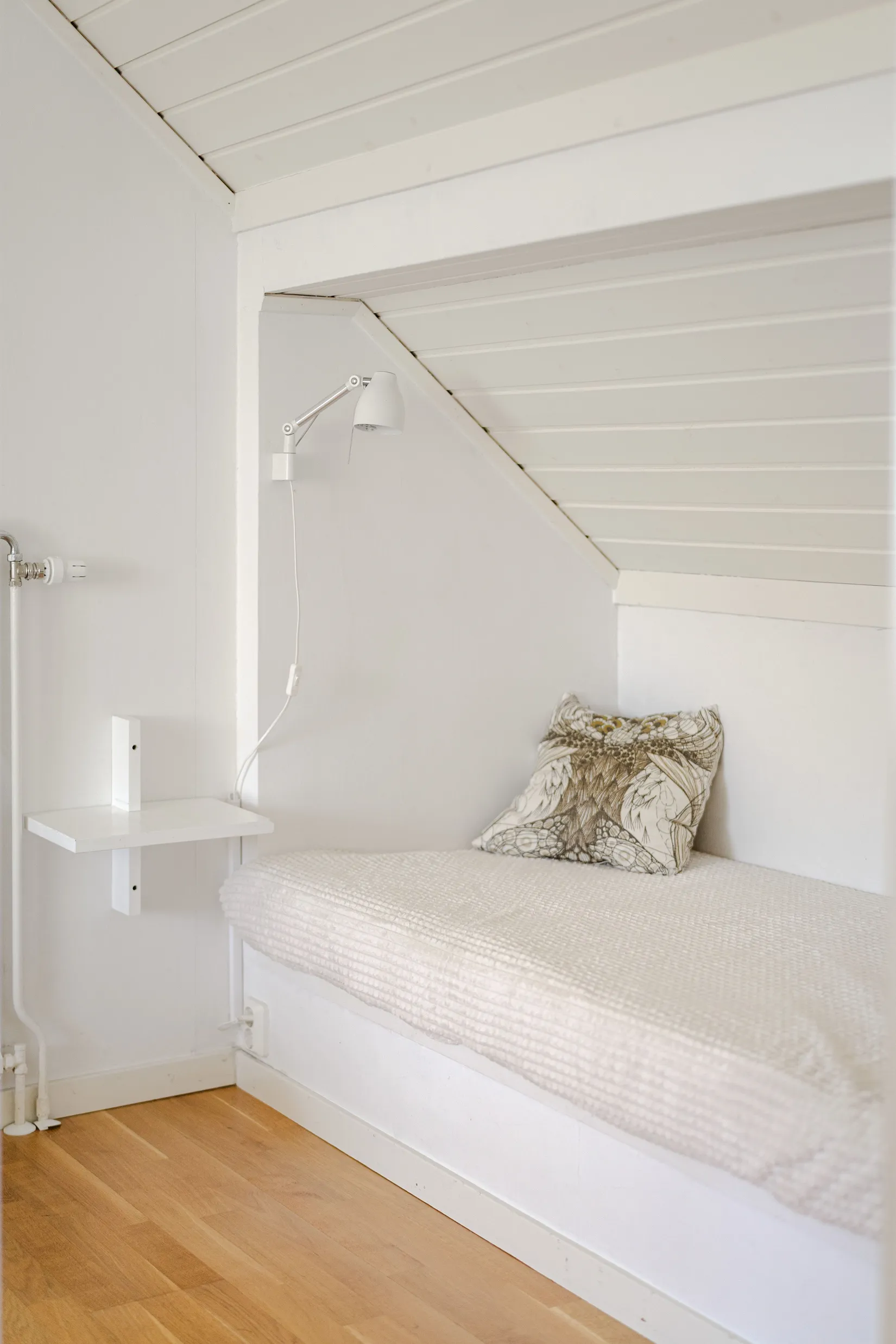 Radhus, Lövsbergsvägen 99, Hörnläge, Hjulsbro, Linköping