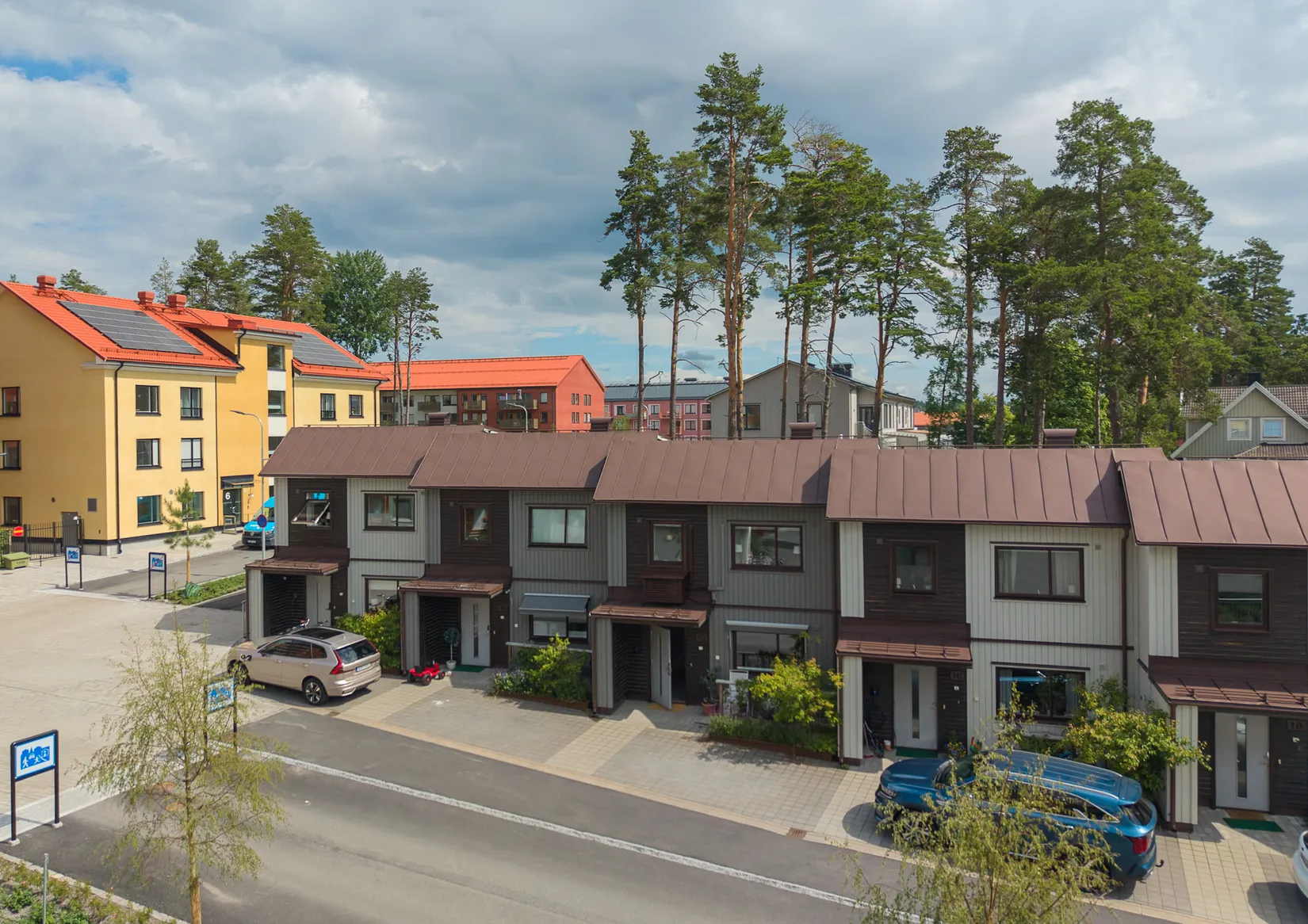 Radhus, Torpängsgatan 1D, Centrala Knivsta, Knivsta