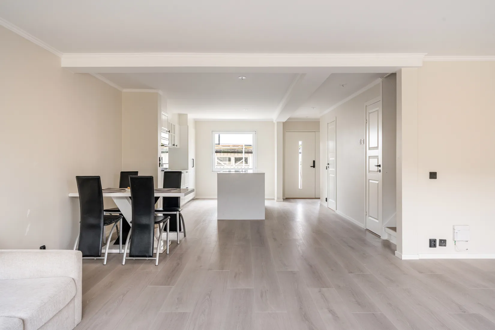 Radhus, Lomvägen 213, Kärrdal, Sollentuna