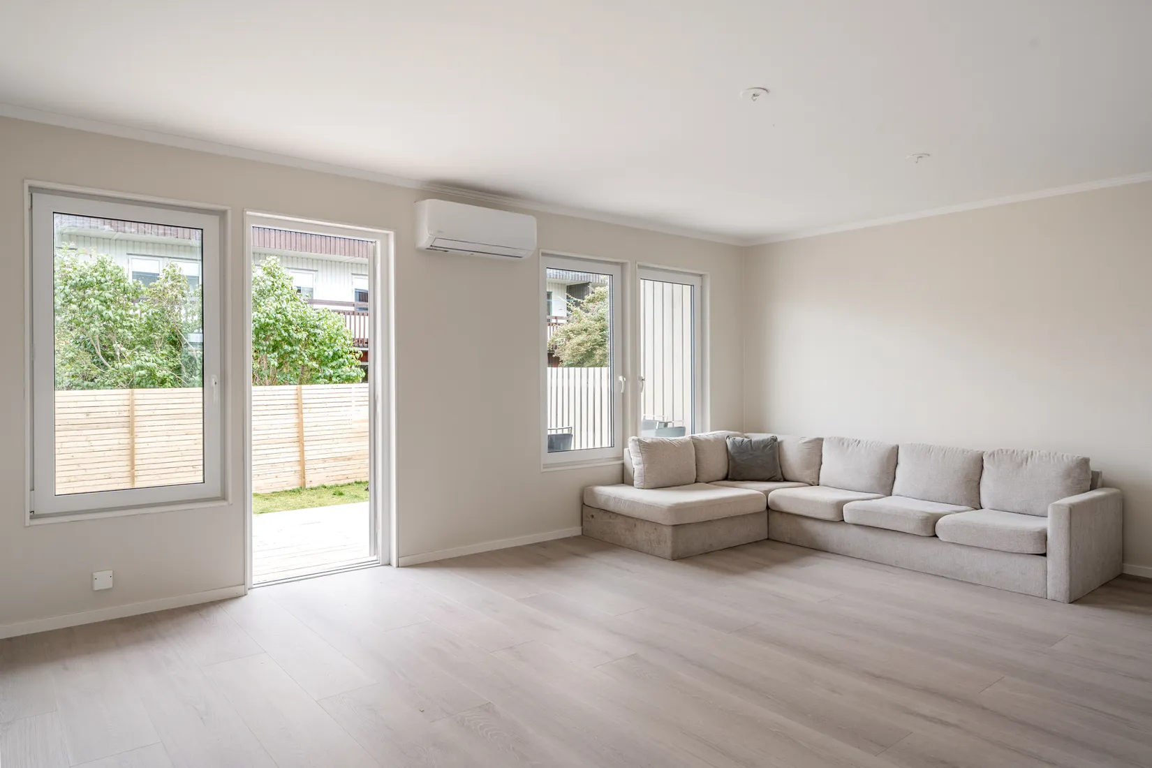 Radhus, Lomvägen 213, Kärrdal, Sollentuna