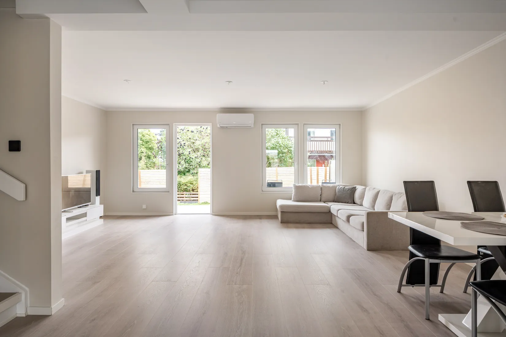 Radhus, Lomvägen 213, Kärrdal, Sollentuna