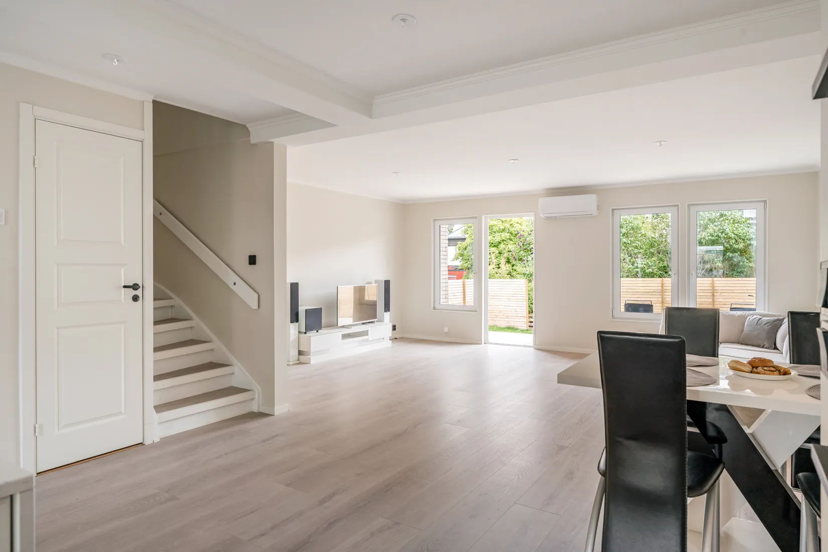 Radhus, Lomvägen 213, Kärrdal, Sollentuna