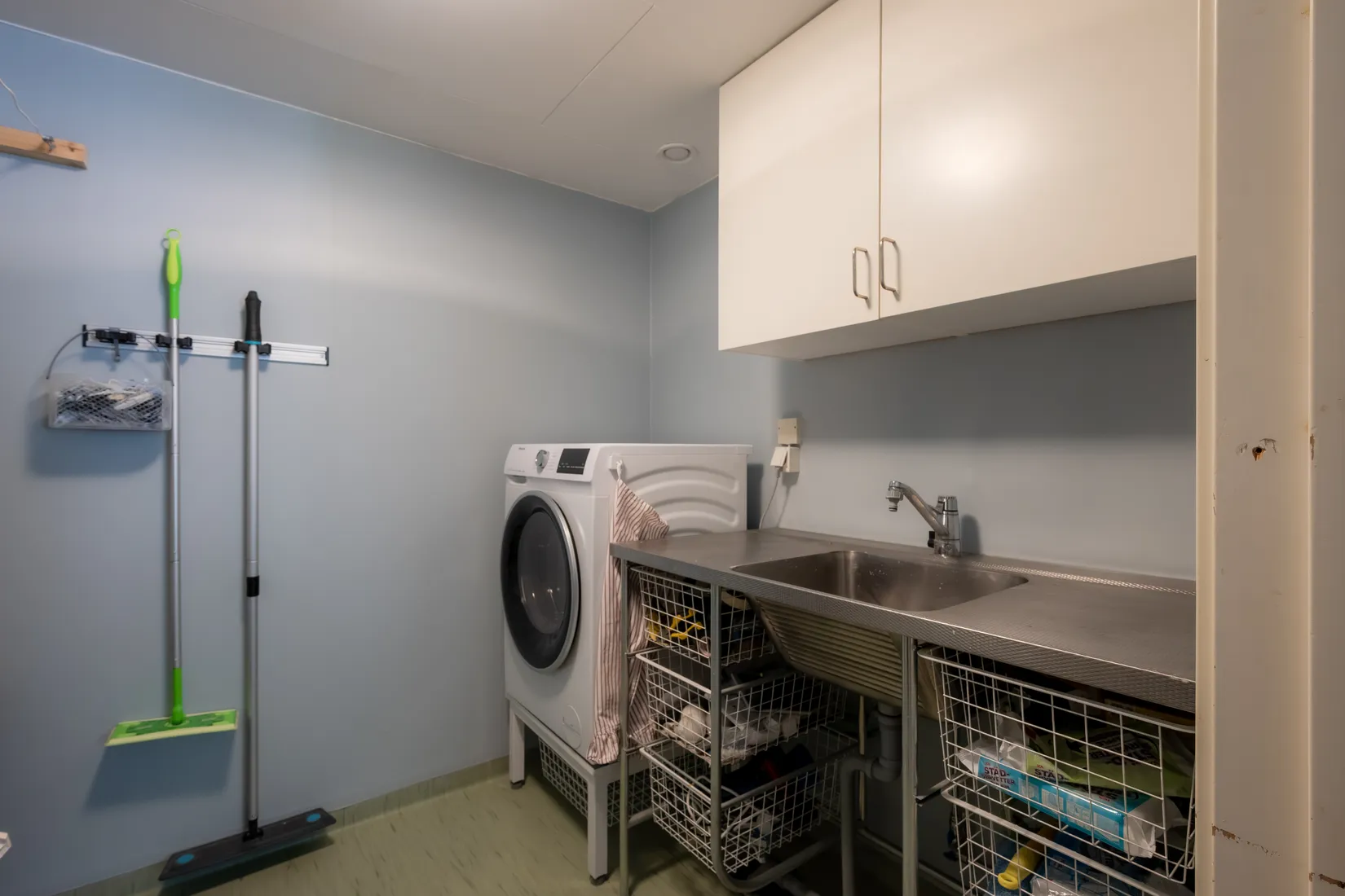 Radhus, Rosenbloms väg 18, Lasarettsområdet, Nyköping