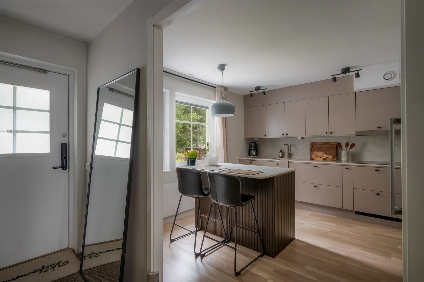 Radhus, Rosenbloms väg 18, Lasarettsområdet, Nyköping