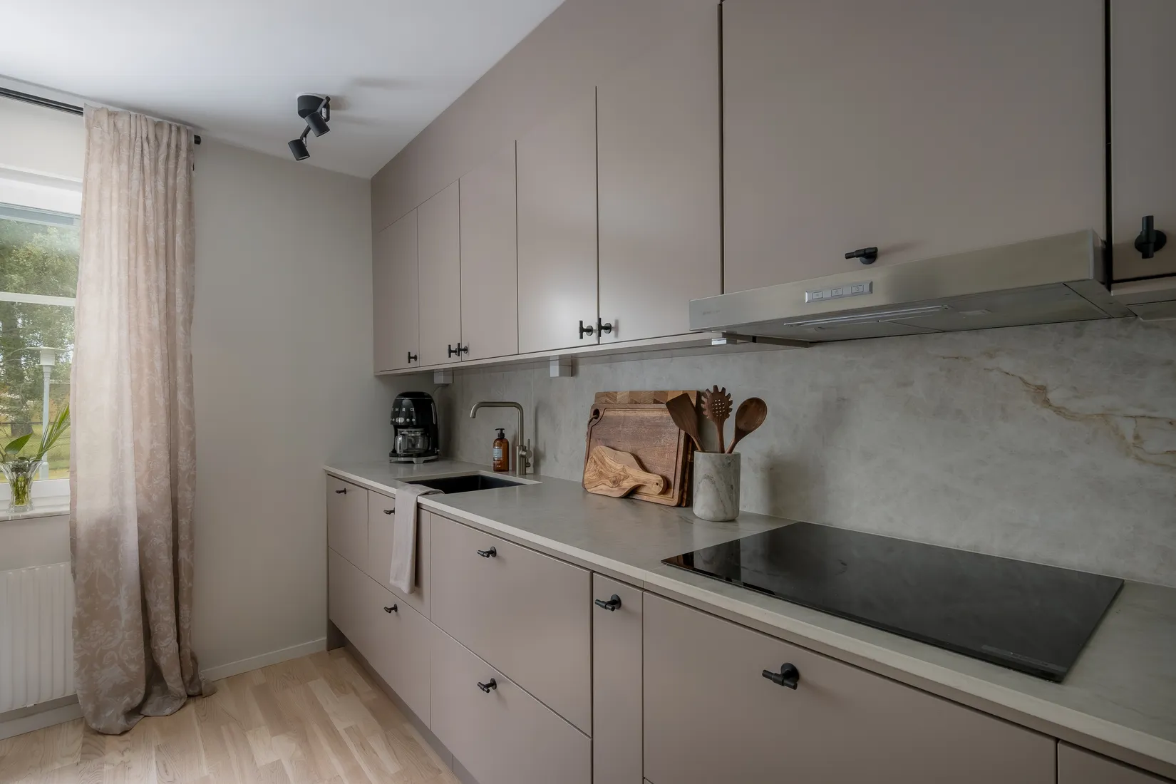 Radhus, Rosenbloms väg 18, Lasarettsområdet, Nyköping