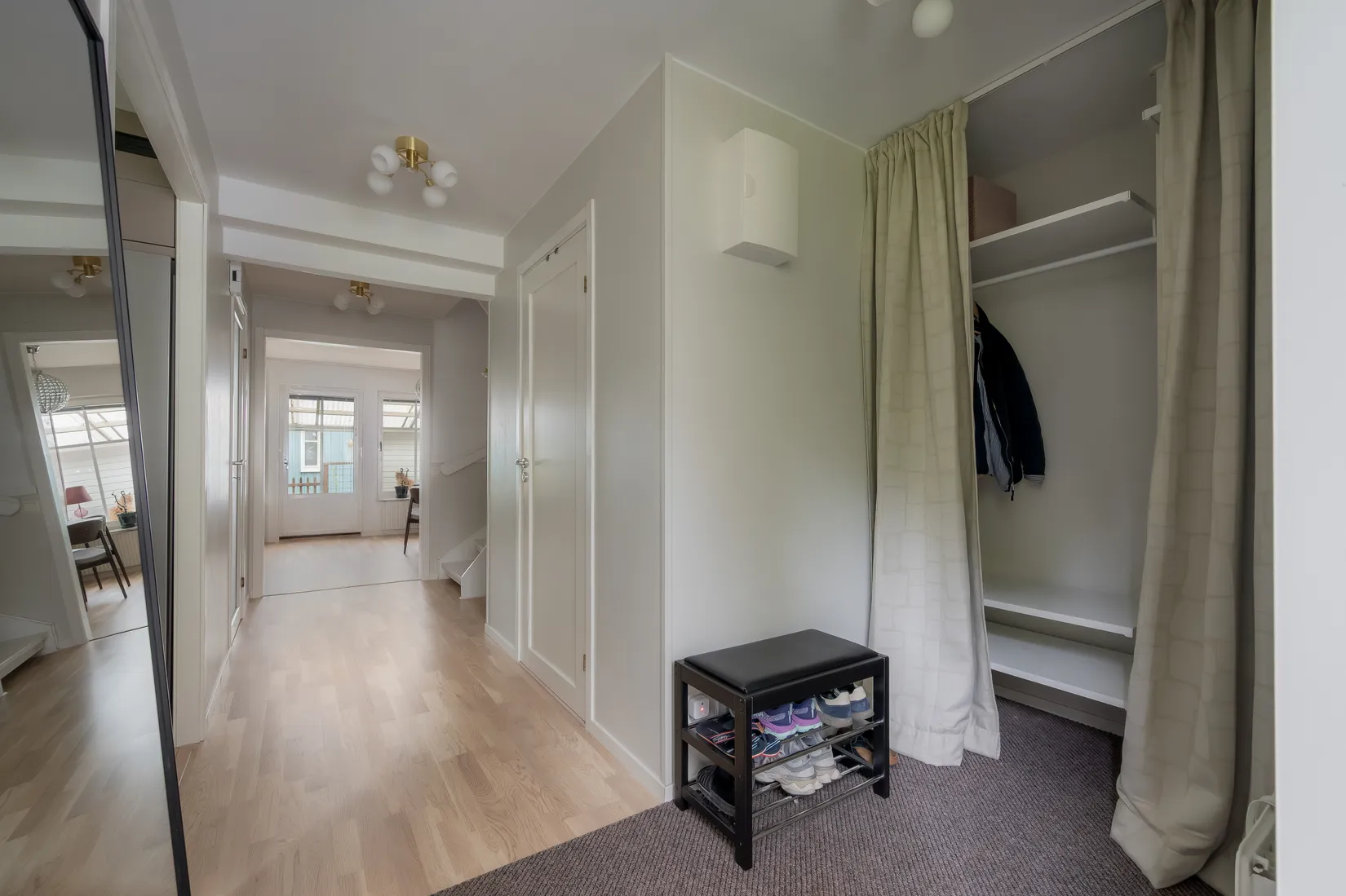 Radhus, Rosenbloms väg 18, Lasarettsområdet, Nyköping