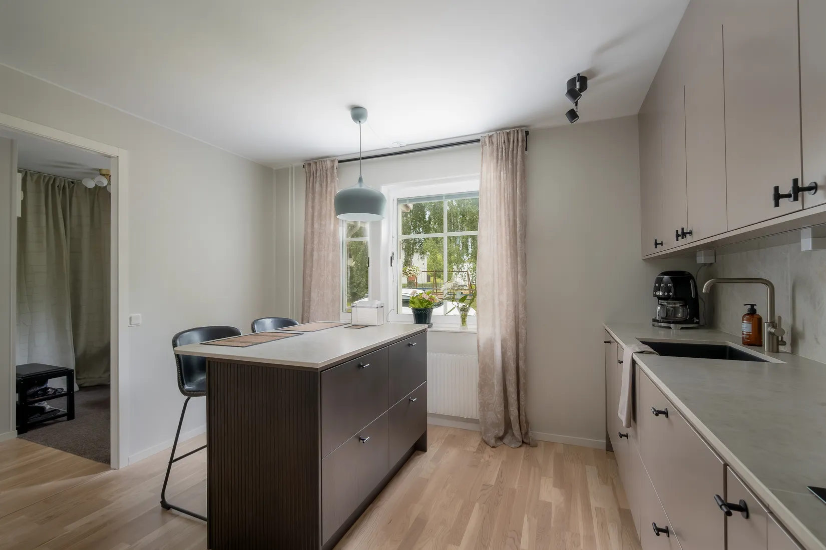 Radhus, Rosenbloms väg 18, Lasarettsområdet, Nyköping