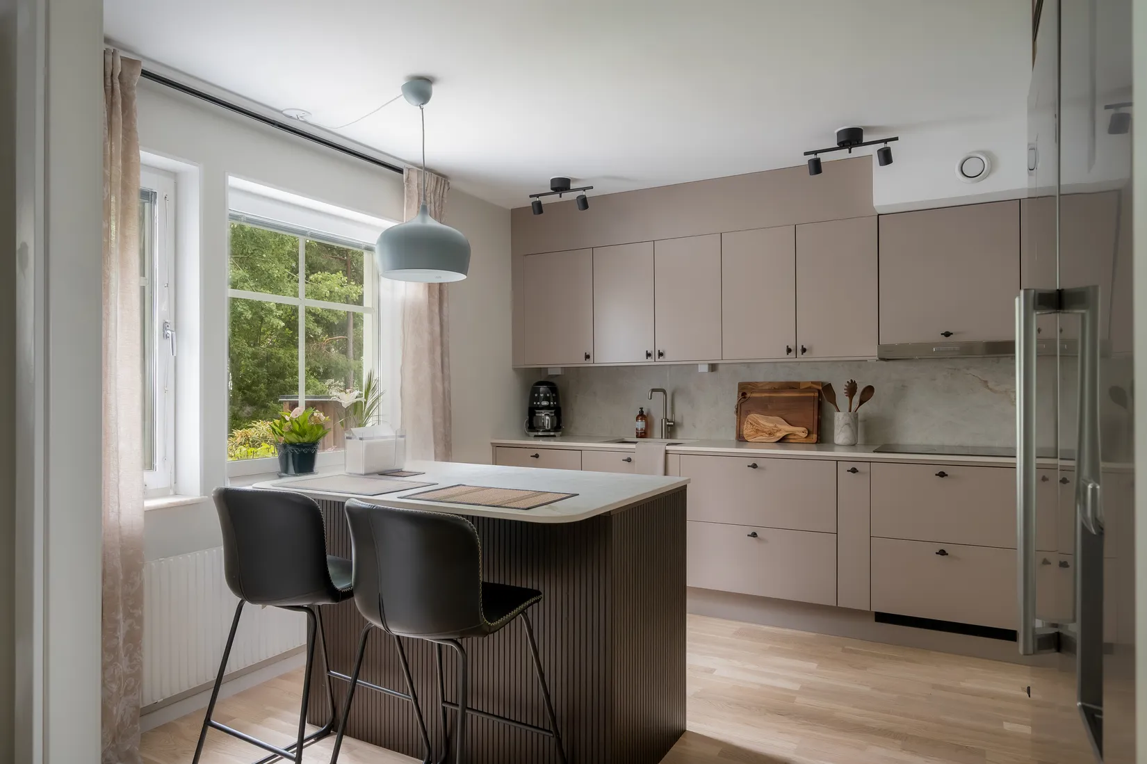 Radhus, Rosenbloms väg 18, Lasarettsområdet, Nyköping