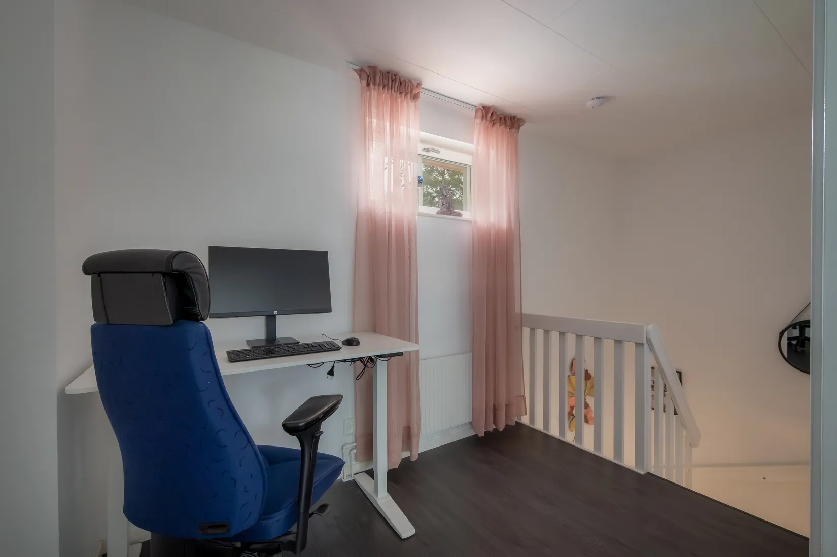 Radhus, Rosenbloms väg 18, Lasarettsområdet, Nyköping
