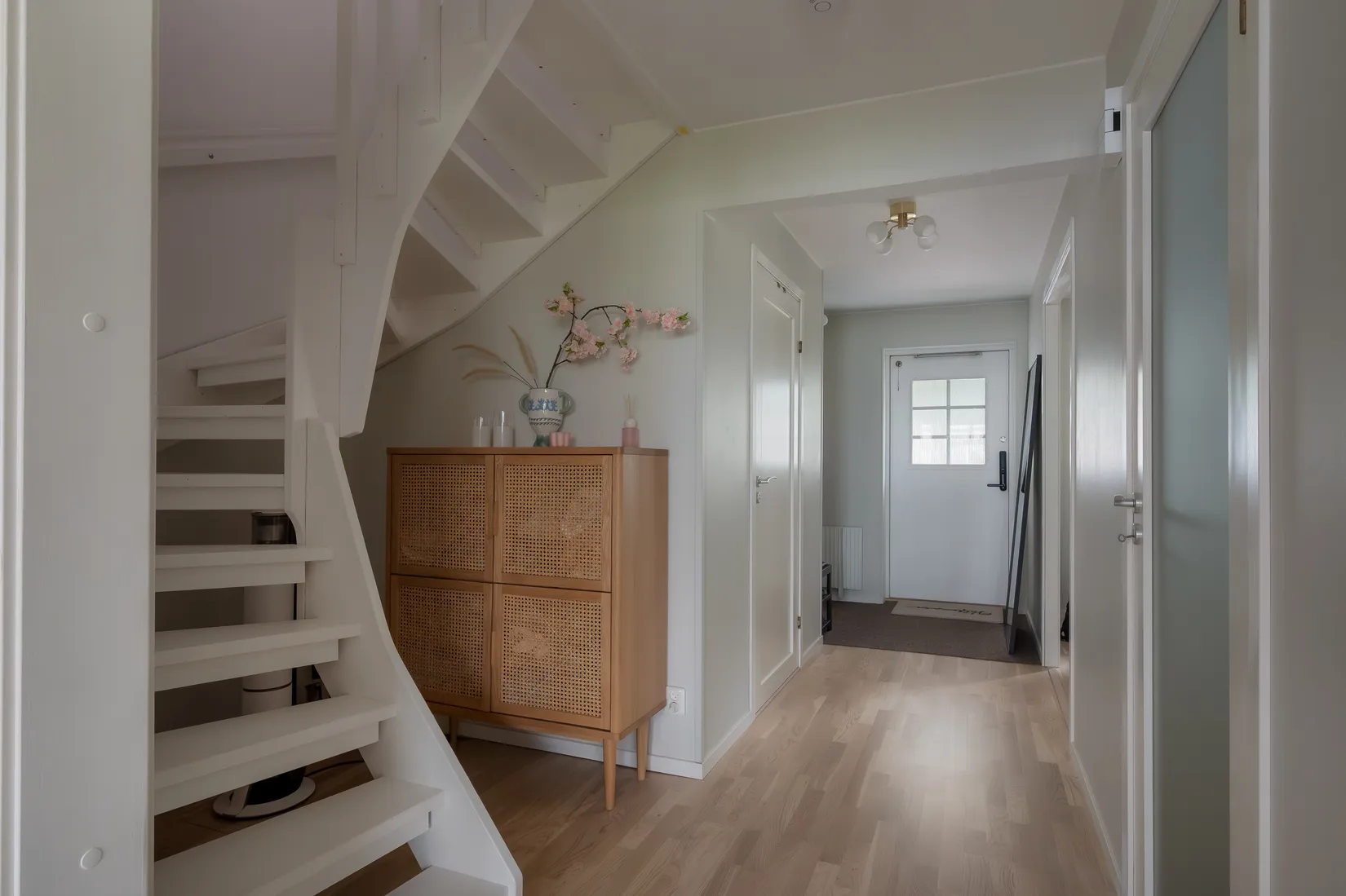 Radhus, Rosenbloms väg 18, Lasarettsområdet, Nyköping