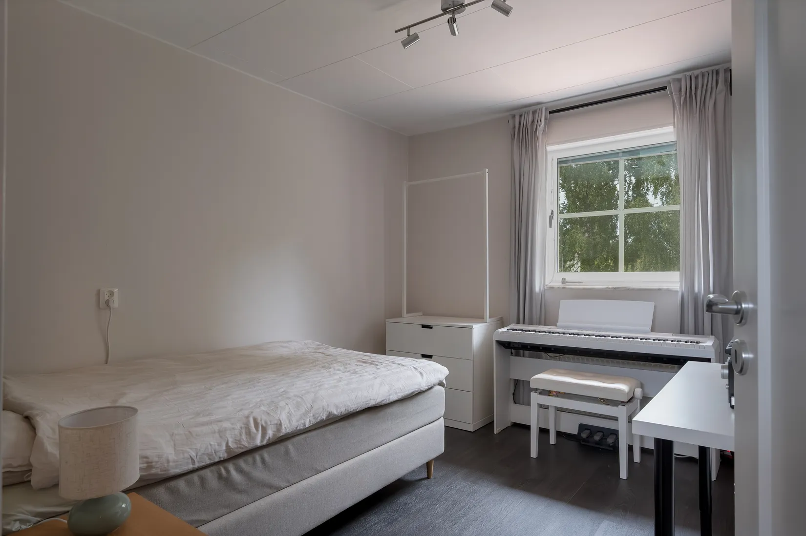 Radhus, Rosenbloms väg 18, Lasarettsområdet, Nyköping