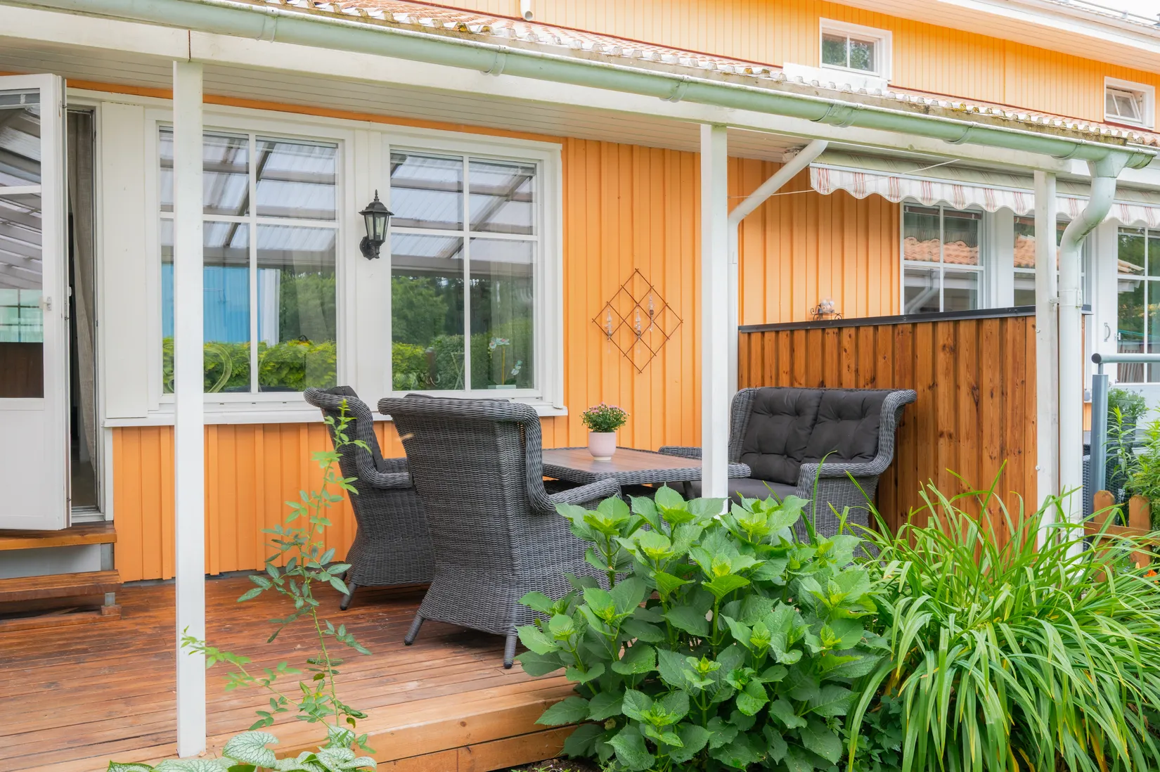 Radhus, Rosenbloms väg 18, Lasarettsområdet, Nyköping