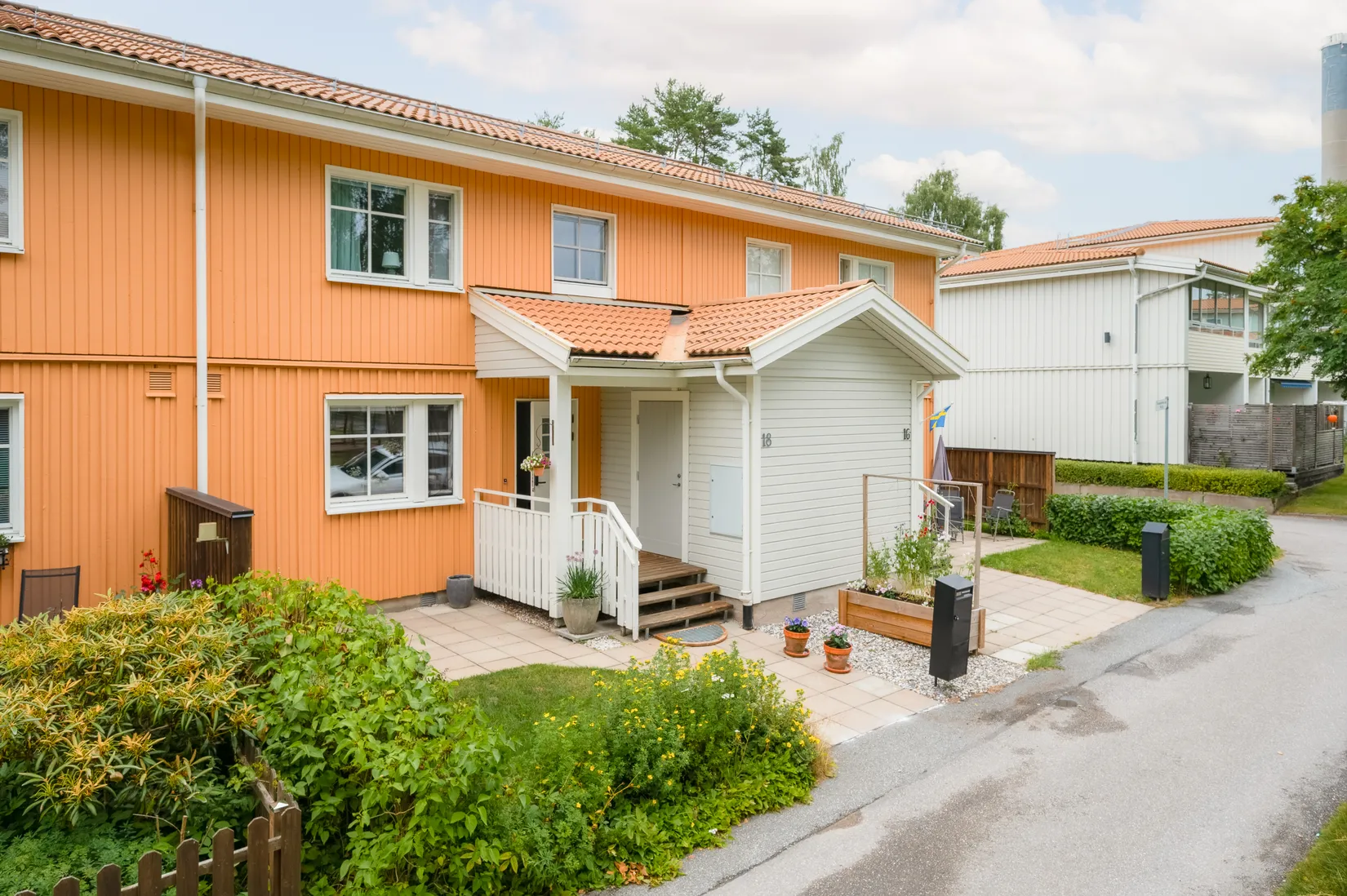 Radhus, Rosenbloms väg 18, Lasarettsområdet, Nyköping