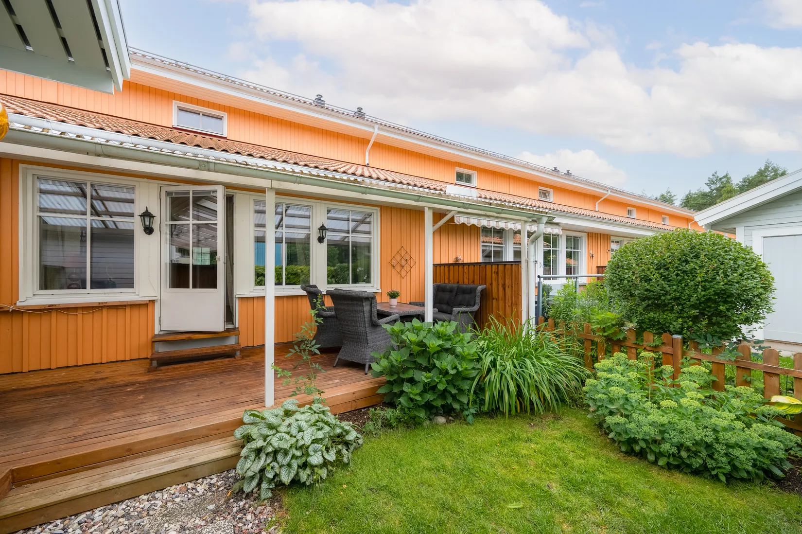 Radhus, Rosenbloms väg 18, Lasarettsområdet, Nyköping