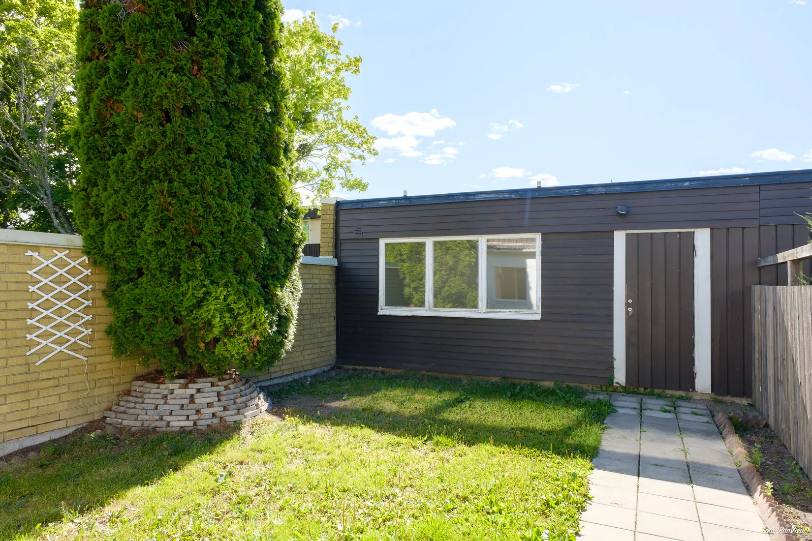Radhus, Stångjärnsgatan 75, Bäckby, Västerås