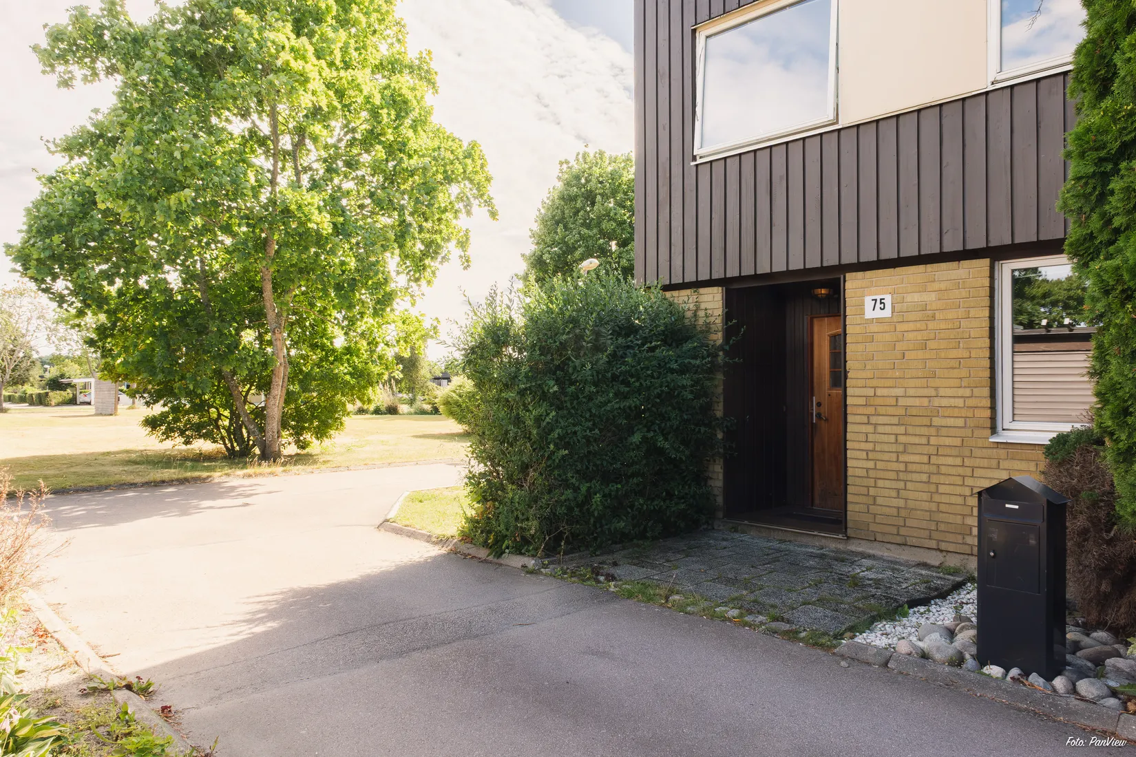 Radhus, Stångjärnsgatan 75, Bäckby, Västerås