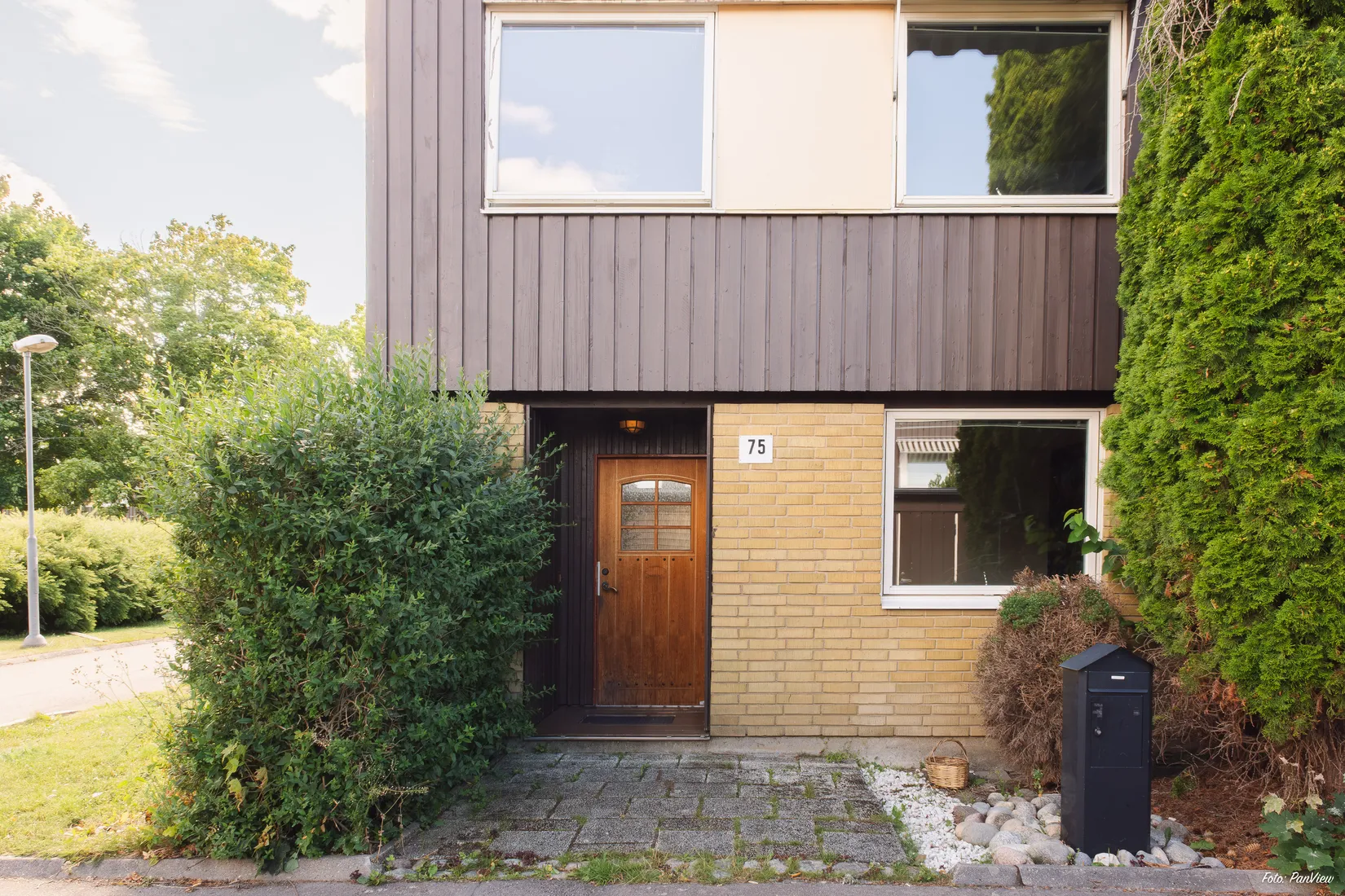 Radhus, Stångjärnsgatan 75, Bäckby, Västerås
