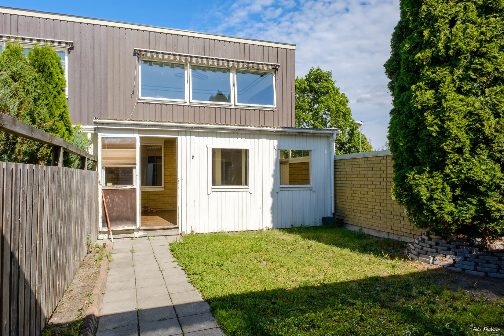 Radhus, Stångjärnsgatan 75, Bäckby, Västerås