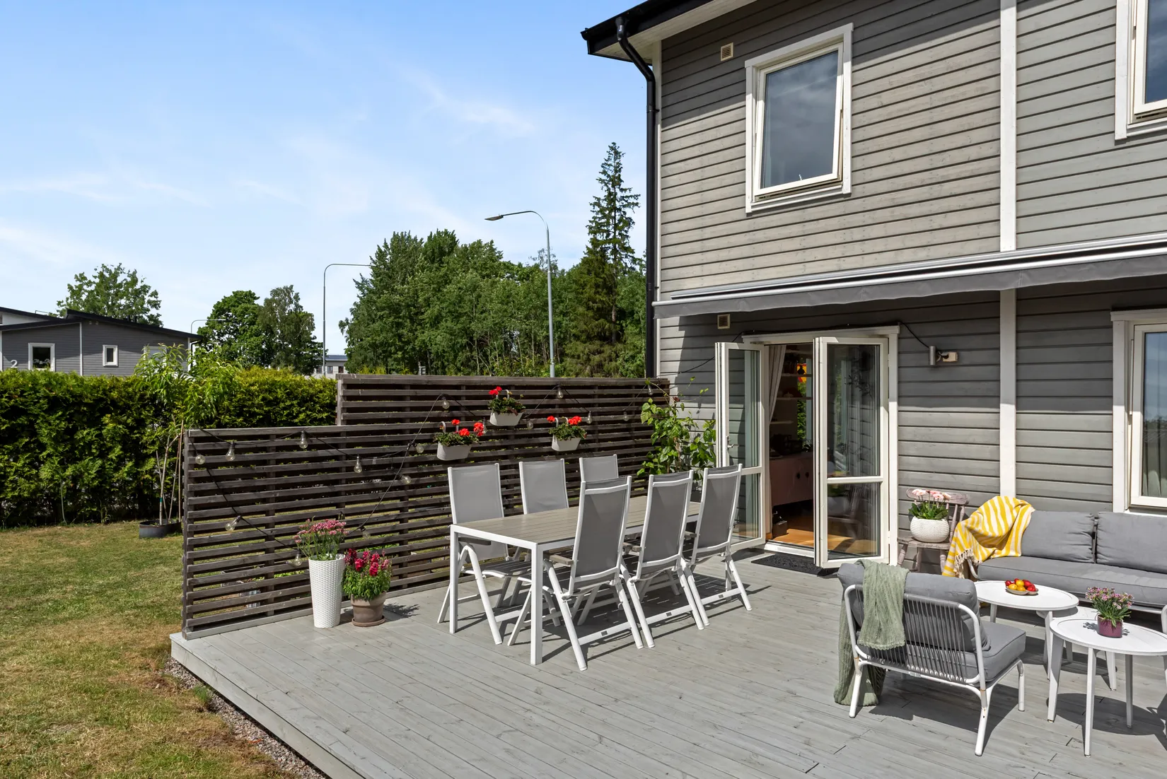 Radhus, Sandborgsslingan 44c, Täby Kyrkby, Täby
