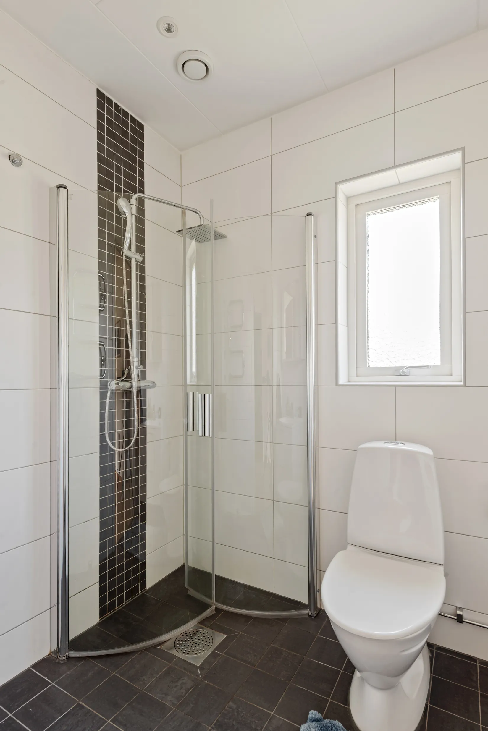 Radhus, Sandborgsslingan 44c, Täby Kyrkby, Täby