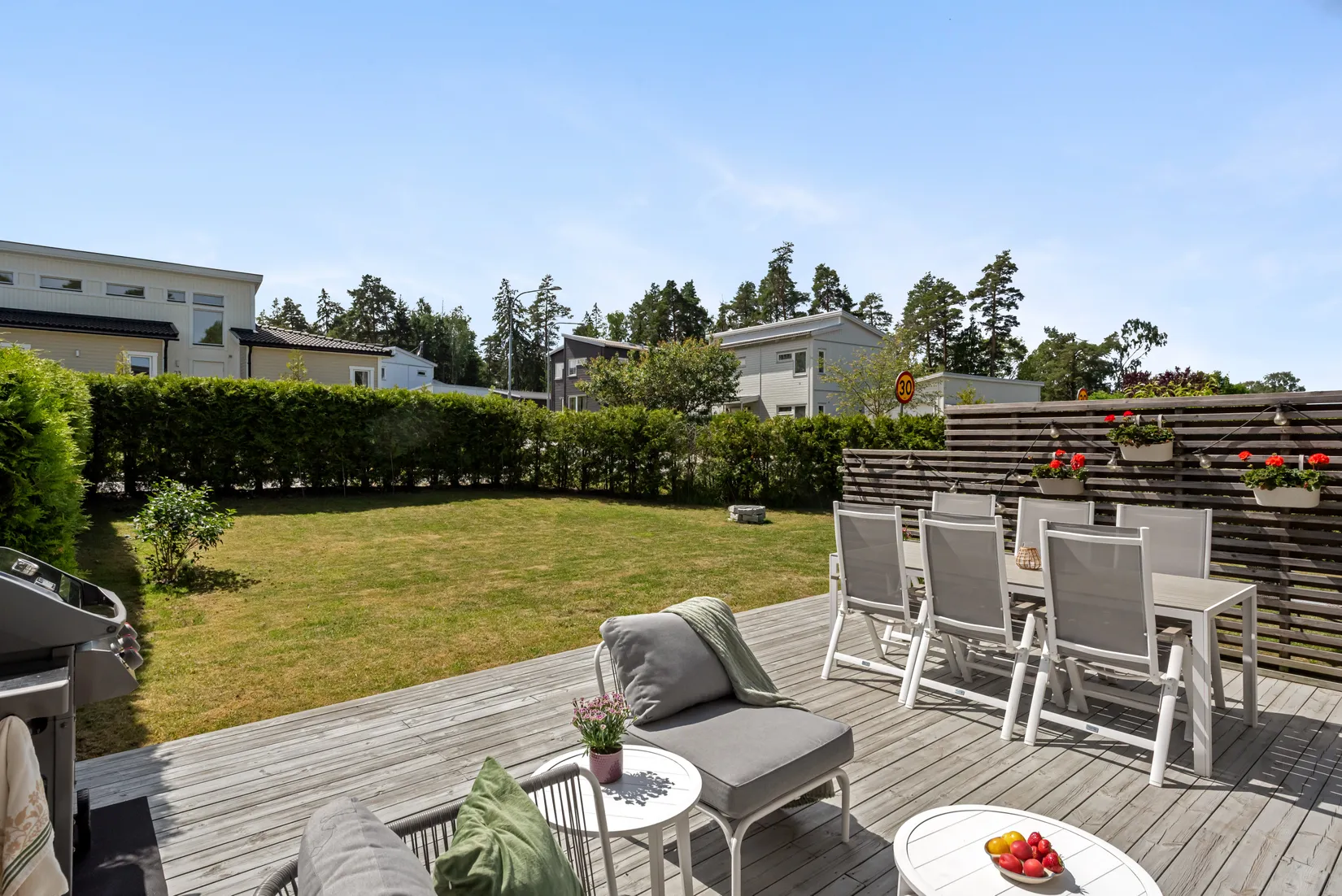 Radhus, Sandborgsslingan 44c, Täby Kyrkby, Täby
