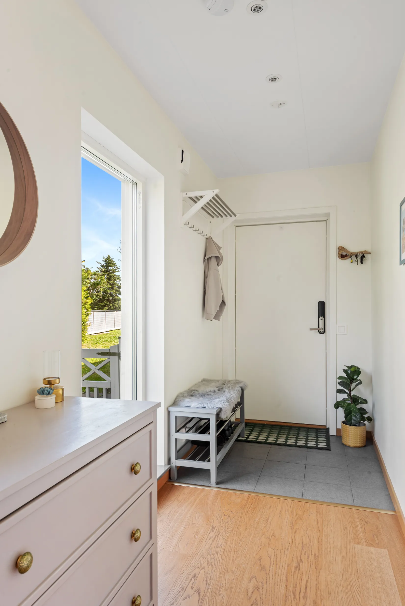 Radhus, Sandborgsslingan 44c, Täby Kyrkby, Täby