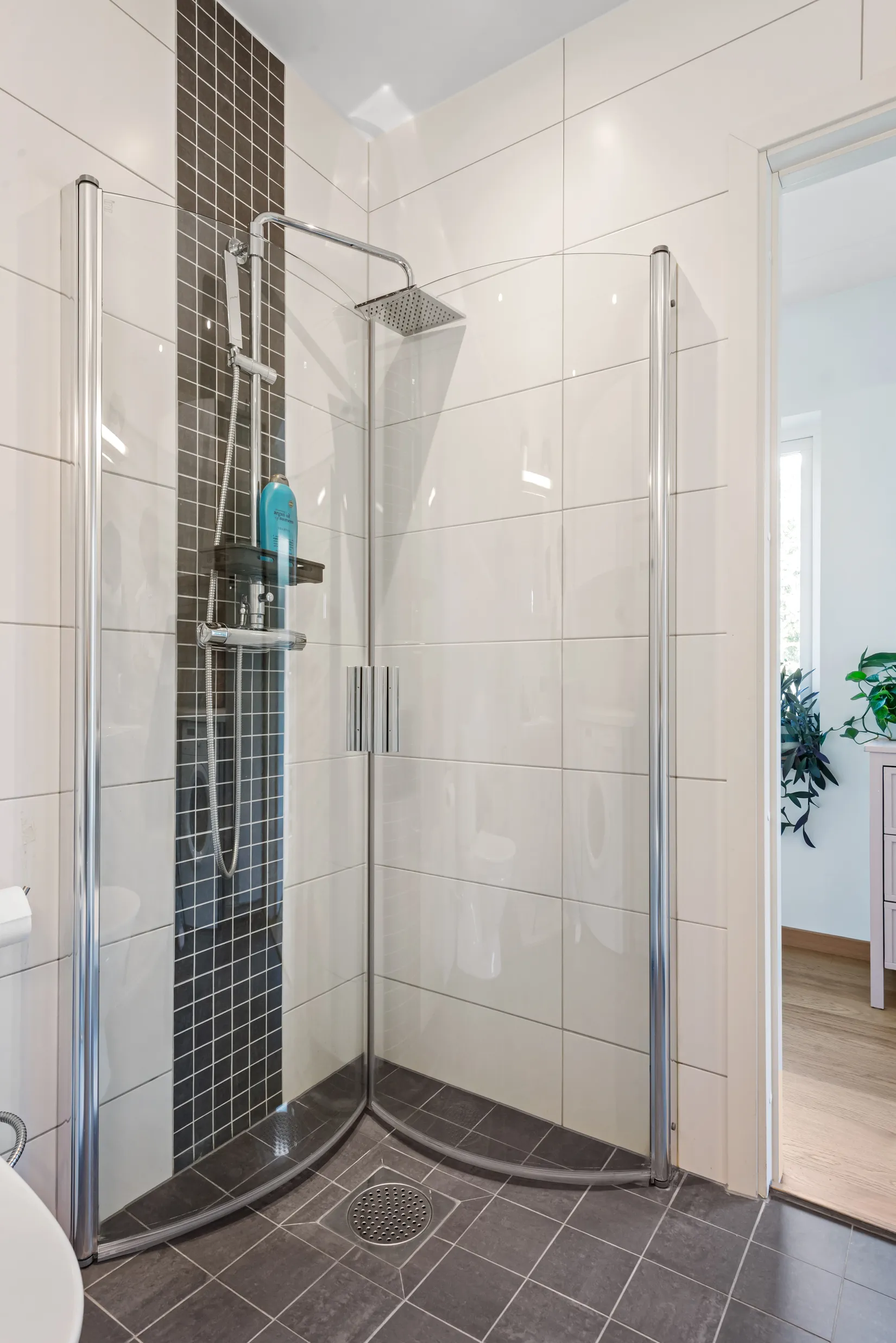 Radhus, Sandborgsslingan 44c, Täby Kyrkby, Täby