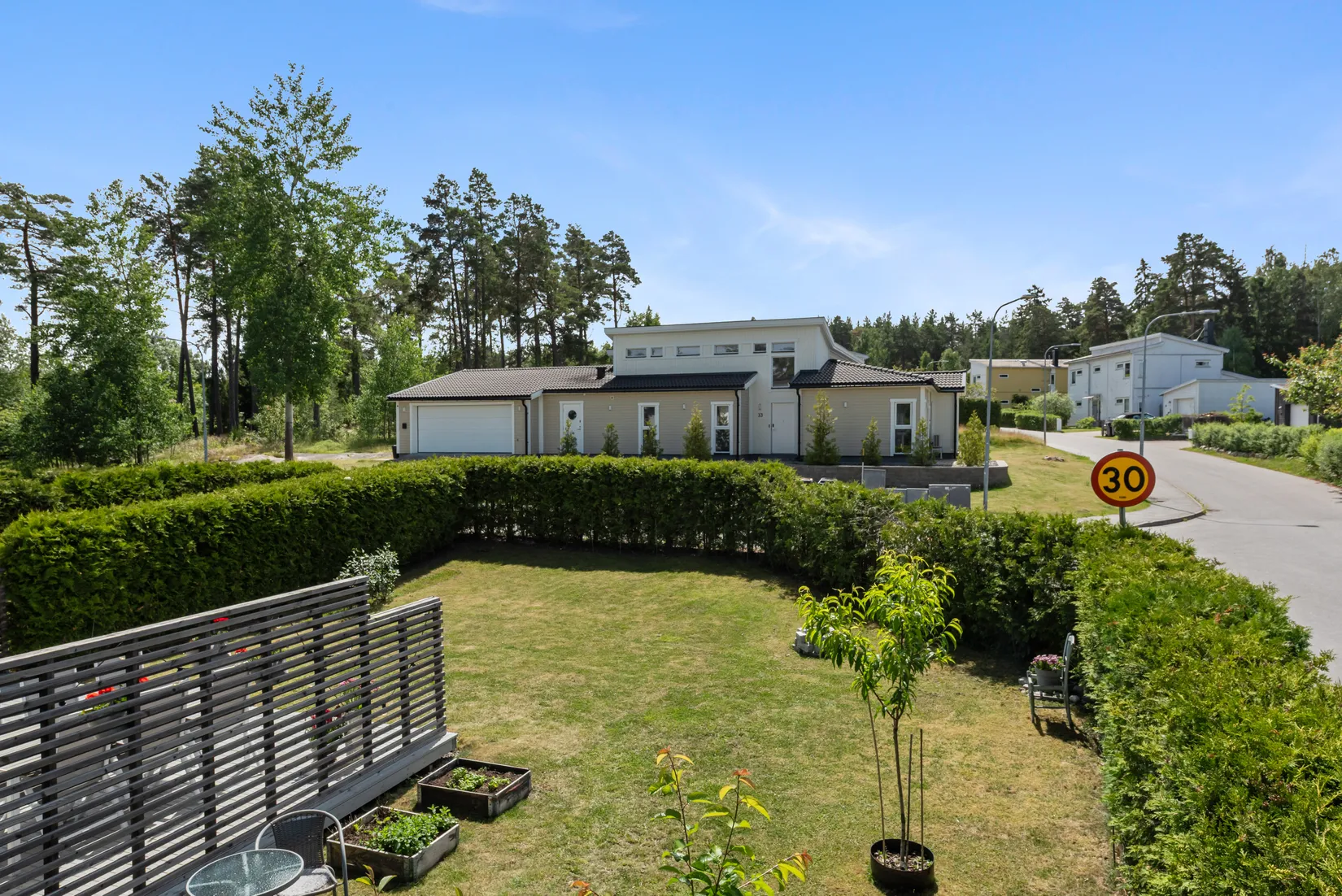 Radhus, Sandborgsslingan 44c, Täby Kyrkby, Täby