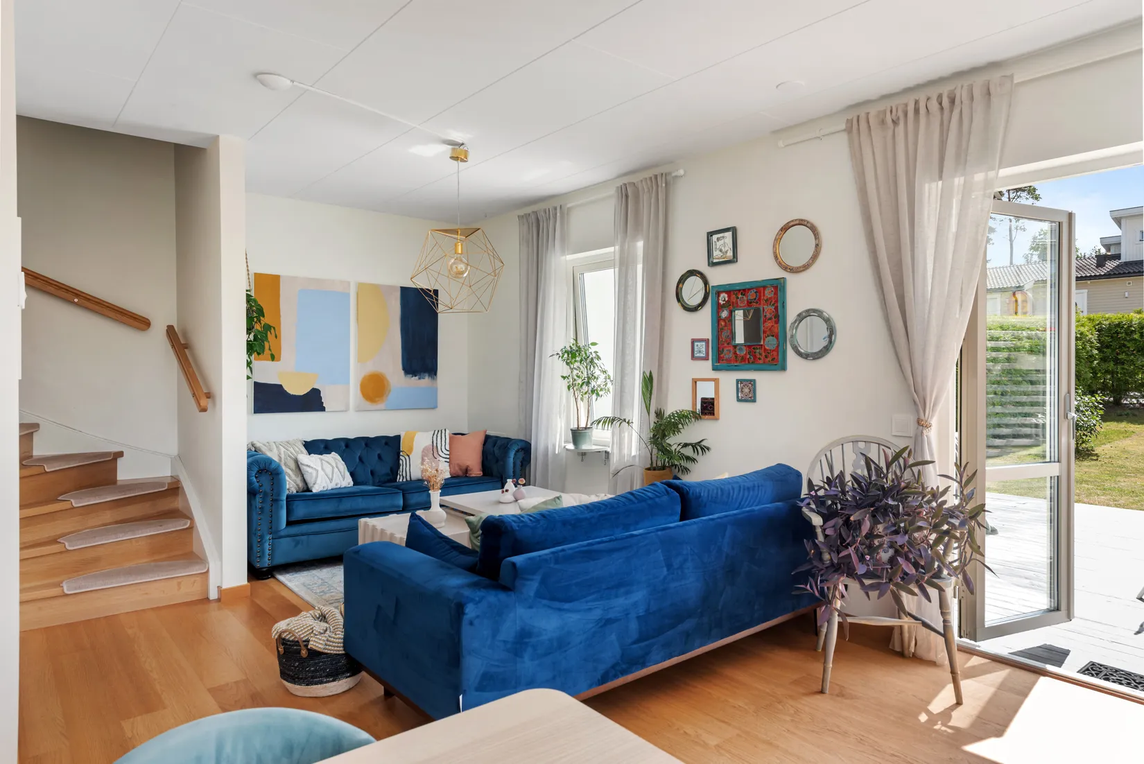 Radhus, Sandborgsslingan 44c, Täby Kyrkby, Täby