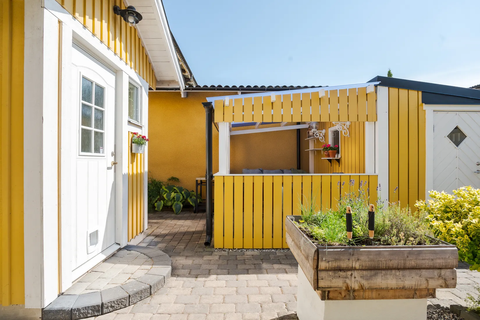 Radhus, Albert Engströms gata 44, Klockaretorpet, Norrköping