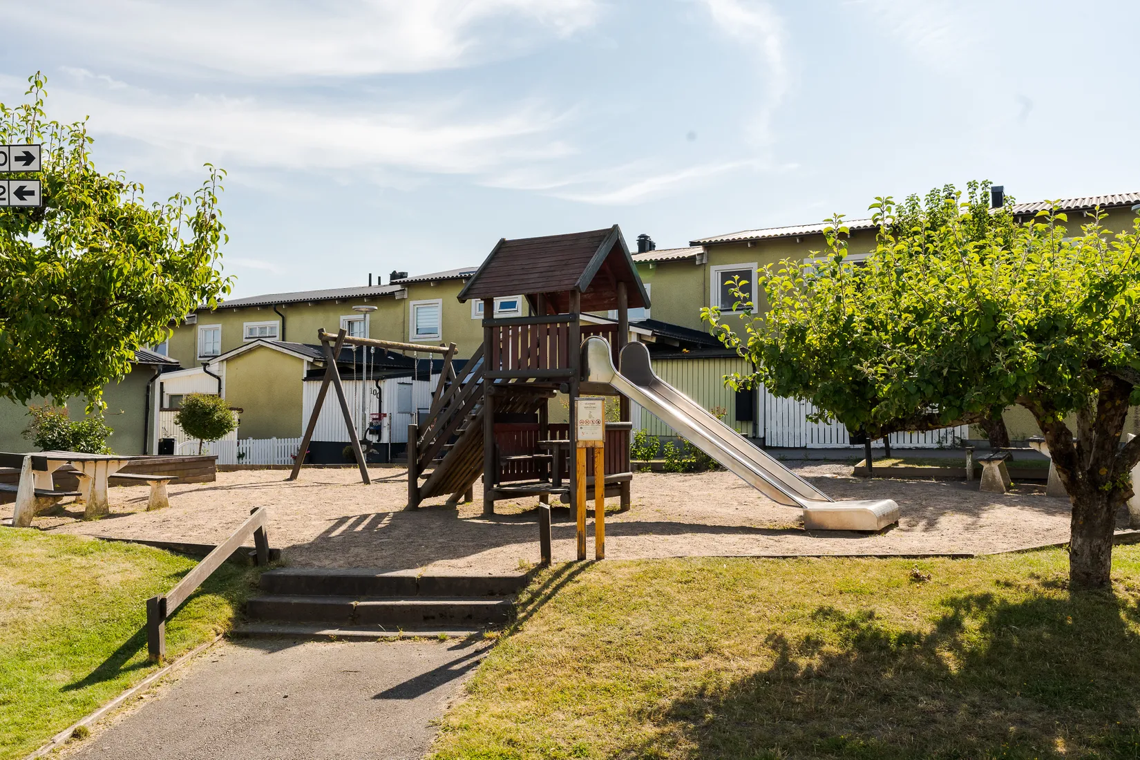 Radhus, Albert Engströms gata 44, Klockaretorpet, Norrköping