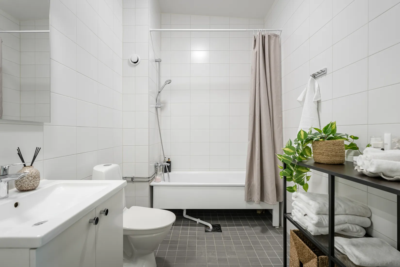 Radhus, Viggholmsvägen 7, Skärholmen, Stockholm