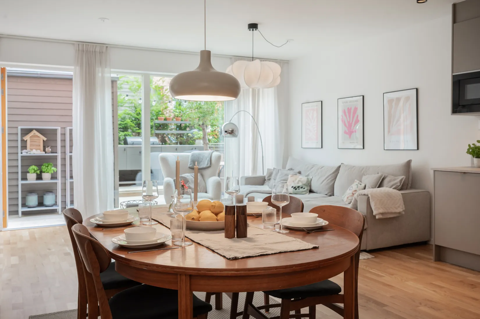 Radhus, Stationsvägen 21B, Centrala Stuvsta, Huddinge