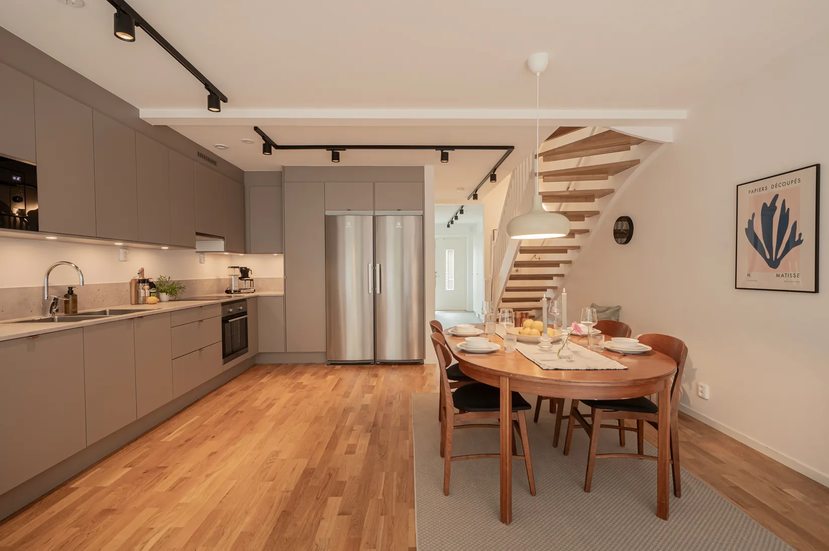 Radhus, Stationsvägen 21B, Centrala Stuvsta, Huddinge