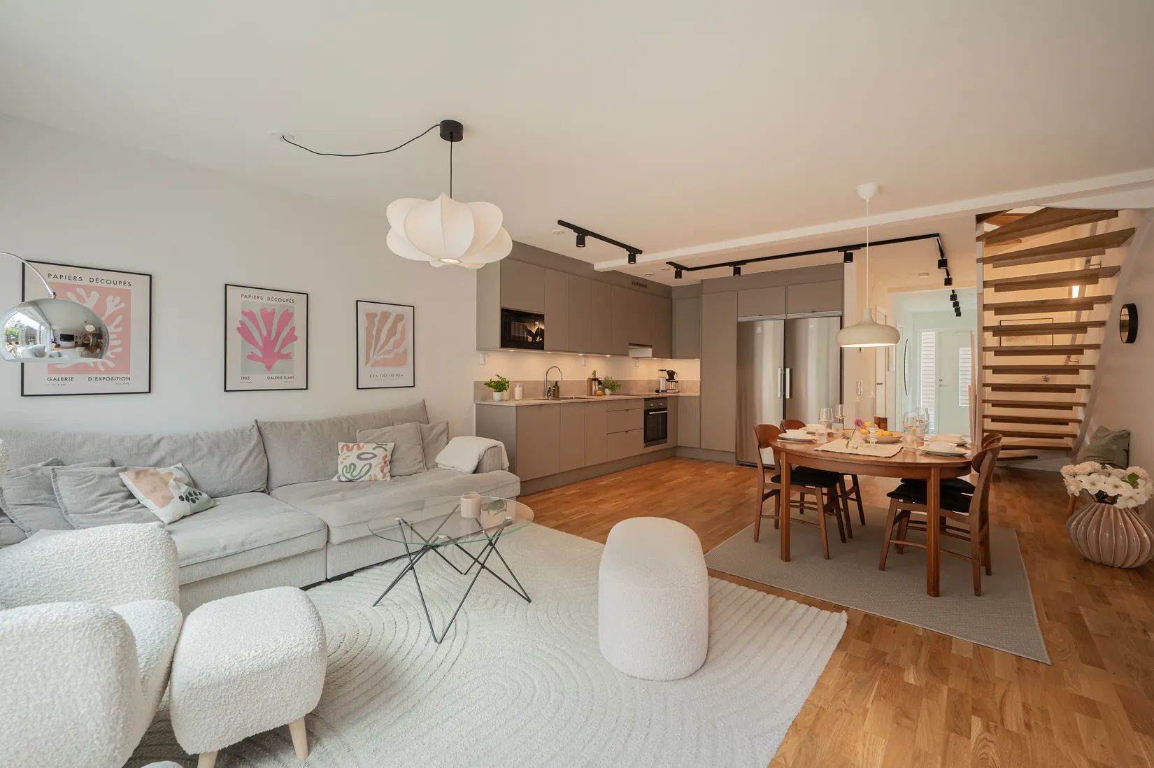 Radhus, Stationsvägen 21B, Centrala Stuvsta, Huddinge