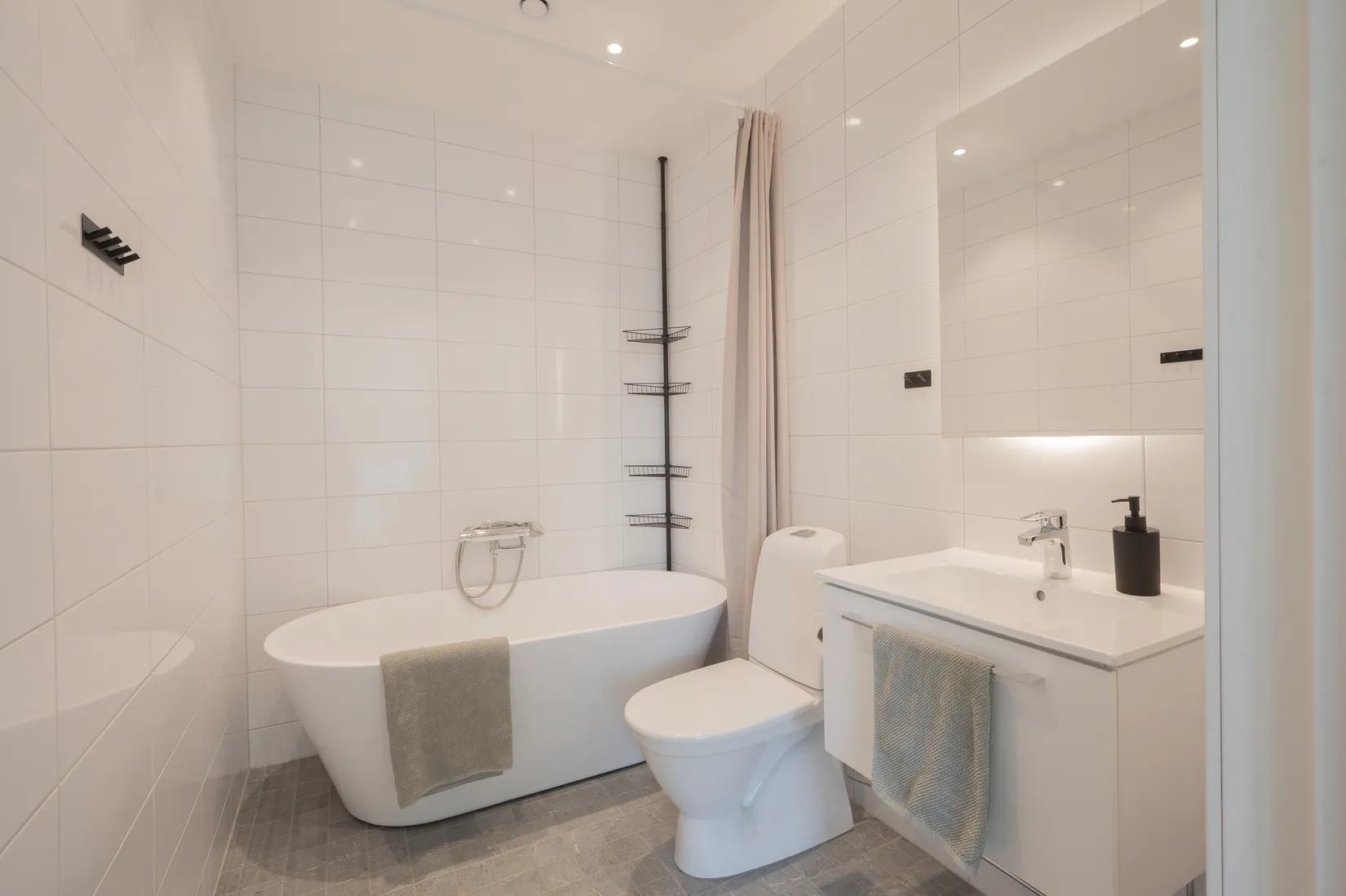 Radhus, Stationsvägen 21B, Centrala Stuvsta, Huddinge